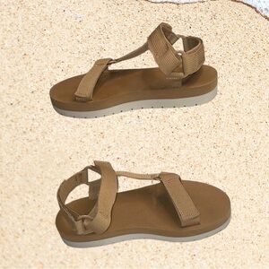 Universal Thread Tan Sandals
